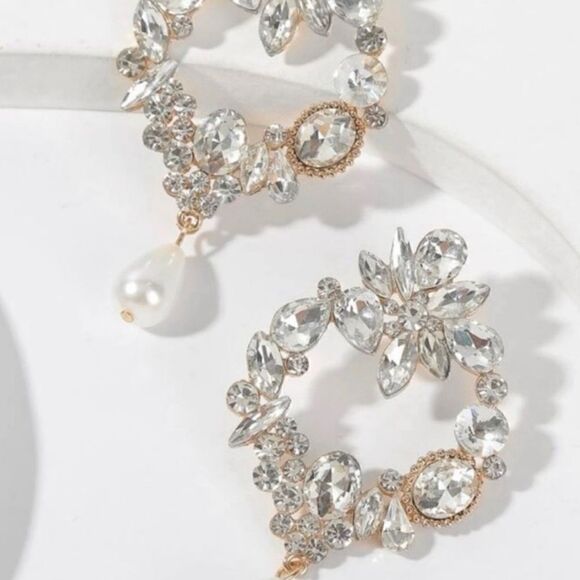 #467 Elegant silver and gold flower pattern earrings with dangle pearl - Picture 2 of 5